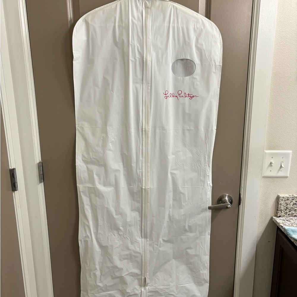 Lilly Pulitzer White garment bag. 48 inches with full zipper.Excellent condition